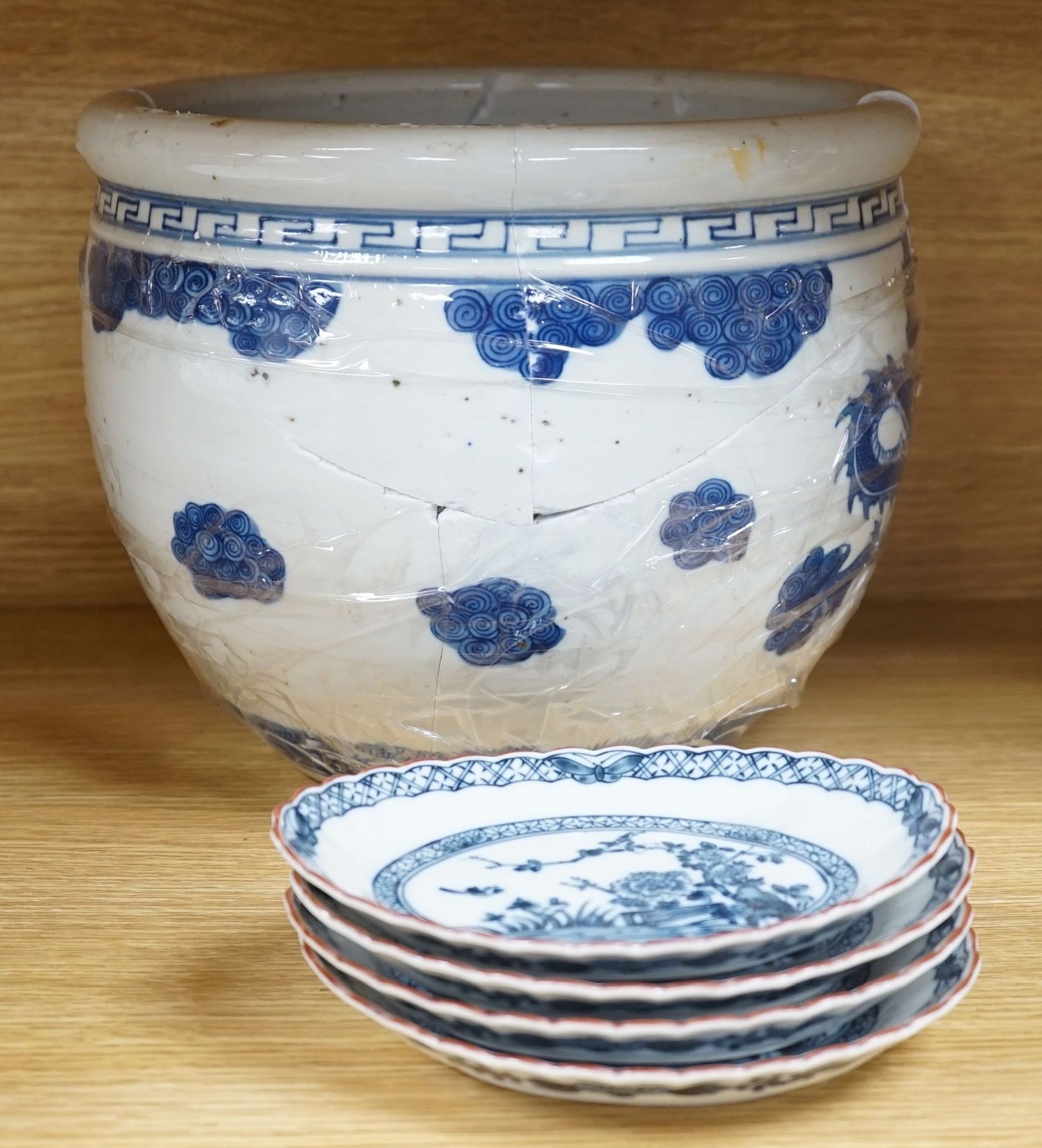 A damaged Chinese blue and white jardiniere and four small dishes, jardiniere 22cms high.